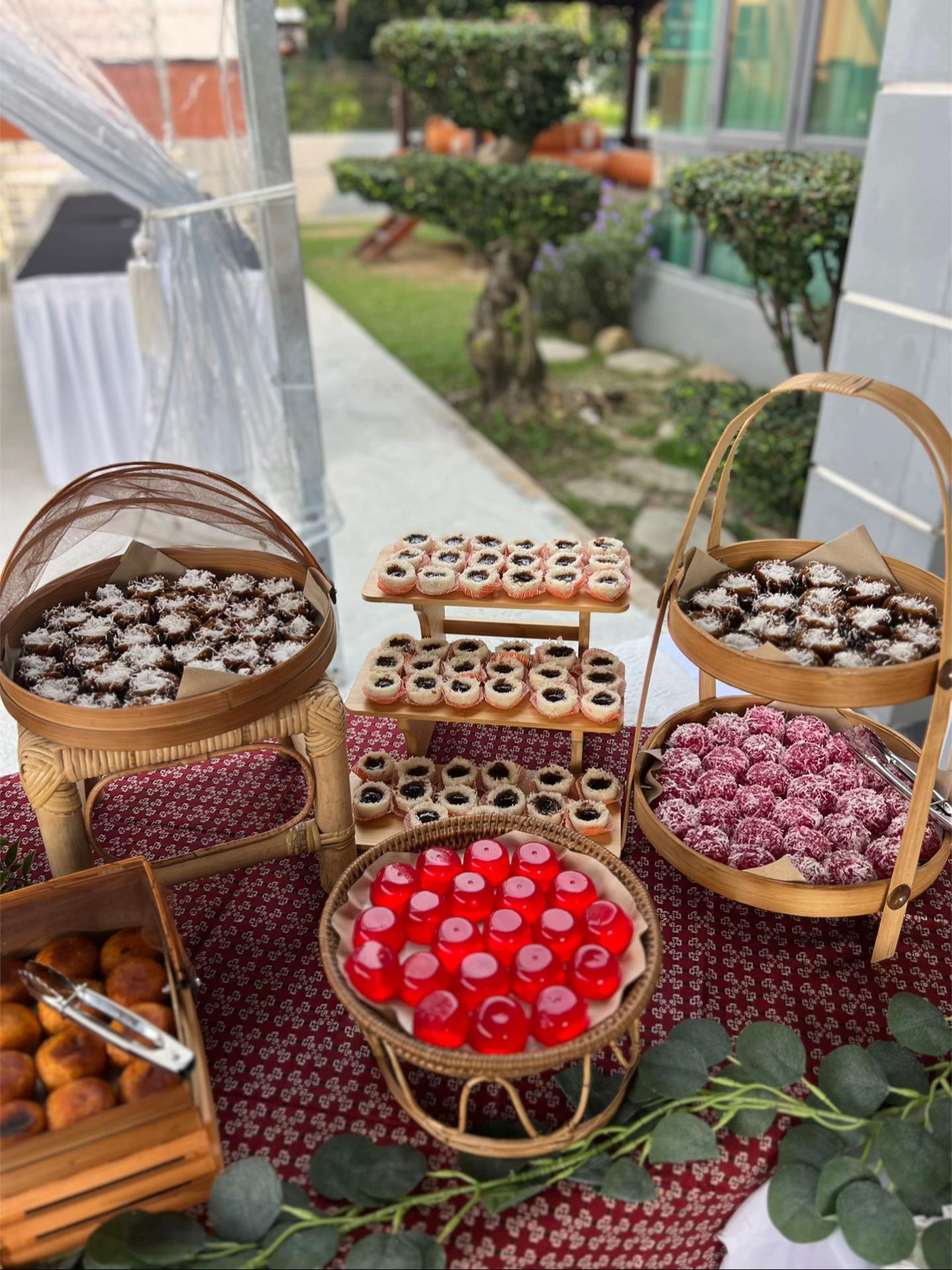 Pilihan kuih dan pencuci mulut