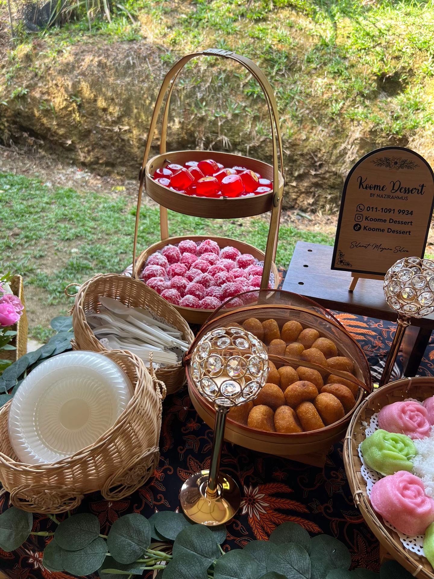 Setup dessert table Koome Dessert